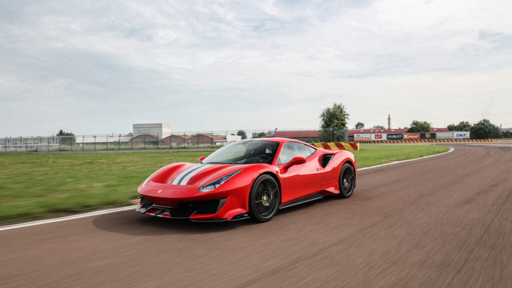 ferrari-488-pista-prova-sul-circuito-di-fiorano